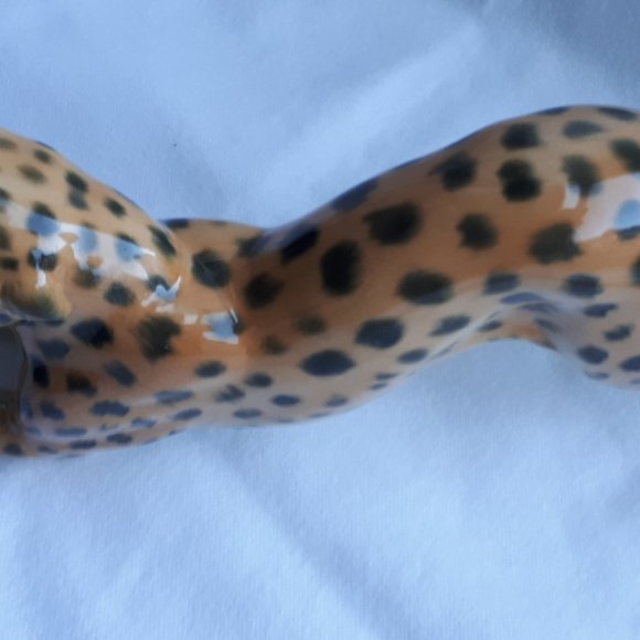 Stunning Volkstedt/Dresden Cheetah, hand-made porcelain - Picture 3 of 8